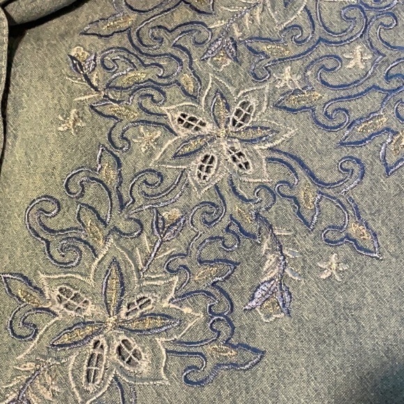 Club “z” Collection Light Blue Button-up with  Embroidery 18 / 20 - Picture 3 of 7